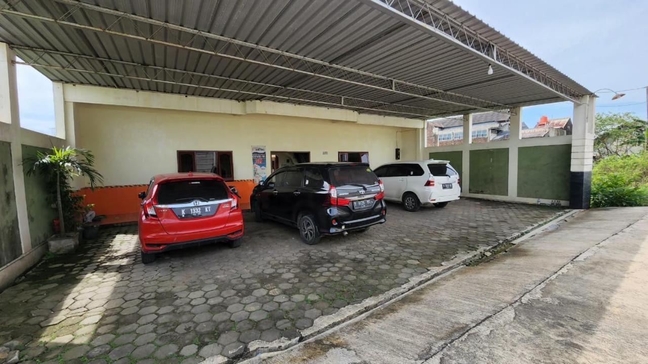 Hotel Metro Kudus Tanggulangin Esterno foto